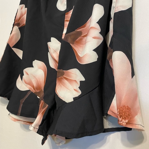 Floral Print Ruffle Trim Romper - Picture 5 of 6